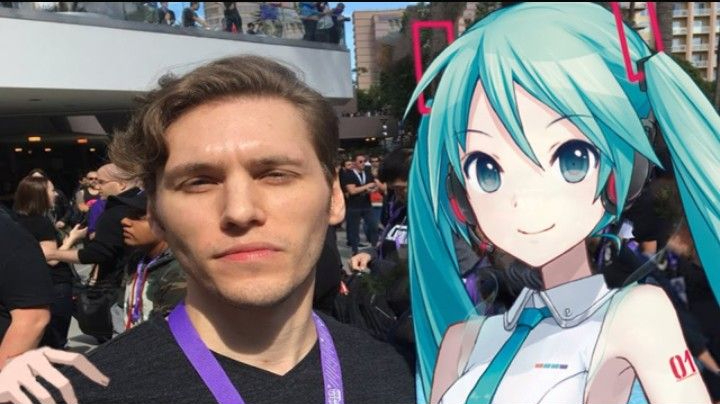 jerma at twichcon with hatsune miku edited, hugging him with one arm.